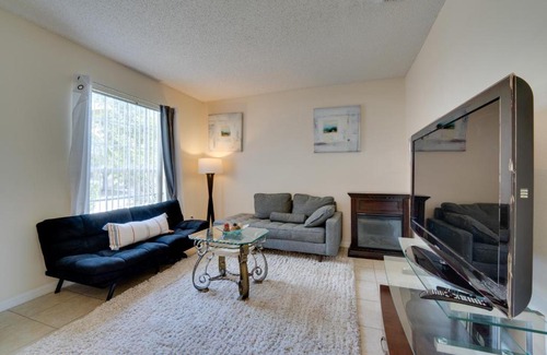 Sunset Ridge House | Sunlit Davenport Family Home with Lanai and Gas Grill!