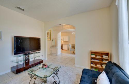 Sunset Ridge House | Sunlit Davenport Family Home with Lanai and Gas Grill!