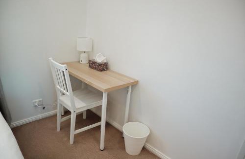 Auburn House | Sunlit Double room with shared bathoom