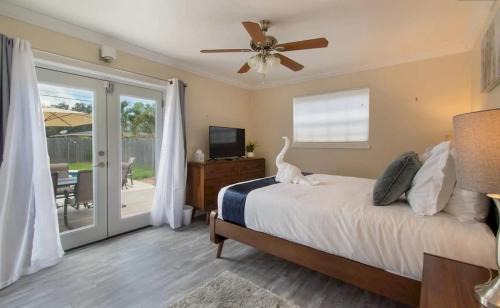 South Lake House | Sunlit Escape 3BR and 2BA with Private Pool and Backyard