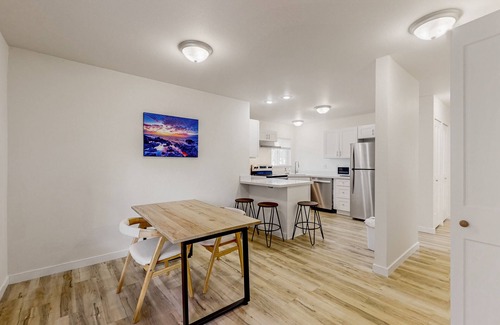 Olympia Apartment | Sunlit getaway with a deck, washer/dryer, & full kitchen