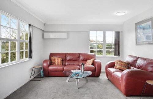 Greenlane - Ellerslie House | Sunlit Glow Spacious 5BR Home on Ladies Mile