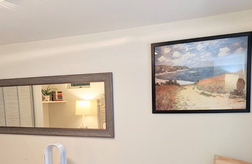 Woods Hole House | Sunlit home in Woods Hole Village