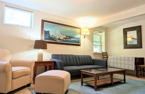 Woods Hole House | Sunlit home in Woods Hole Village
