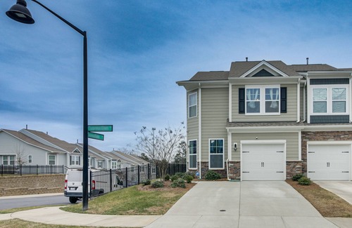 Lake Wylie House | Sunlit Lake Wylie Townhouse: 10 Mi to Carowinds!