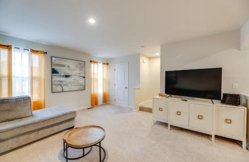 Milford House | Sunlit Milford Townhome Less Than 2 Mi to Riverwalk!