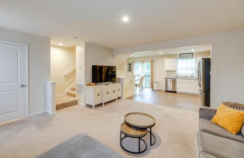 Milford House | Sunlit Milford Townhome Less Than 2 Mi to Riverwalk!