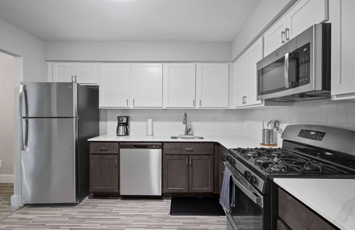 Rochester Apartment | Sunlit Modern Unit Cozy Clean & Peaceful
