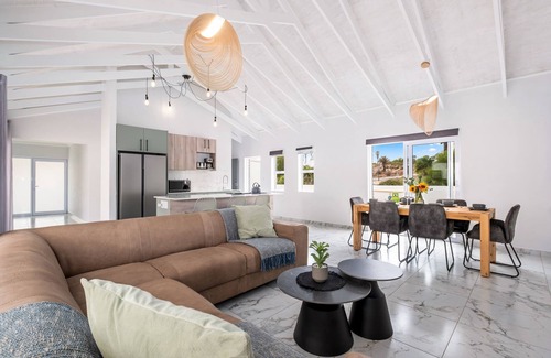 Stompneusbaai House | Sunlit Oasis Ocean and Golf Retreat