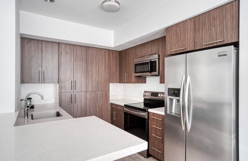 Centennial Apartment | Sunlit Redwood City 1BR w/W/D, Lounge & Gym, nr Caltrain, by Blueground