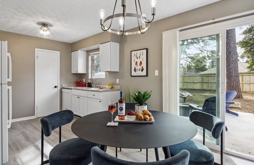 Savannah House | Sunlit Savannah: 3BR Escape, Fully Fenced Yard