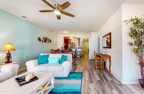 Sandbridge Condo | Sunlit single-level condo with pool, washer/dryer, central AC, & balcony