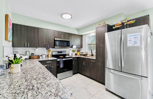 Greater Palm River Point CDC House | Sunlit Tampa Home: Family-Friendly Retreat