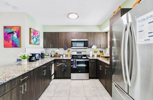 Greater Palm River Point CDC House | Sunlit Tampa Home: Family-Friendly Retreat