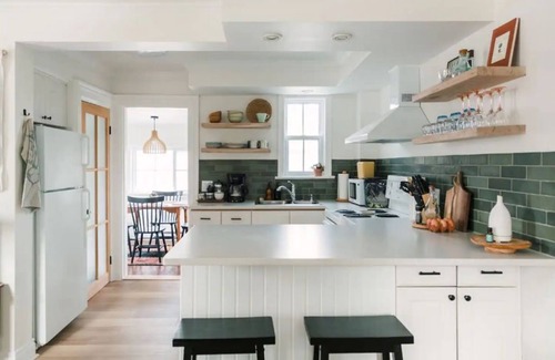 Prince Edward House | Sunlit + Tranquil 2 Bedroom Home | Rewild House