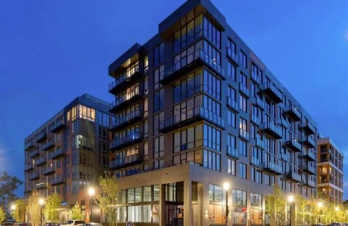 Buzzard Point Apartment | Sunlit Waterfront 1BR | nr Metro & Union Station | DC
