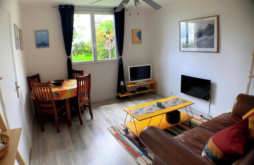 Chenac-Saint-Seurin-d'Uzet Apartment | Sunny apartment 12 minutes from the beach