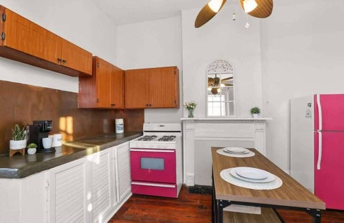 Faubourg Lafayette Apartment | Sunny 1bedroom 2 blocks from St Charles StreetCar!