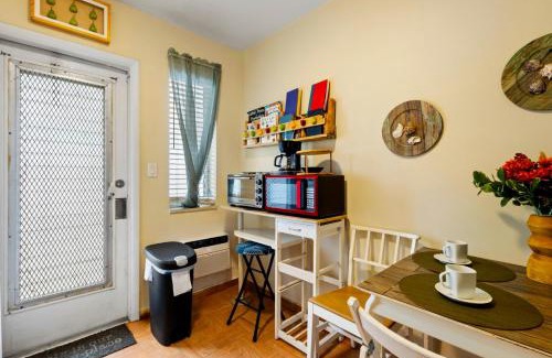 Downtown Hollywood Apartment | Sunny 1BR Hollywood Retreat – Pet Friendly