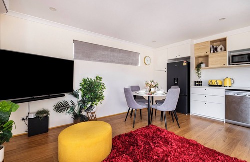 Coolbellup House | Sunny 1BR house, sleeps 4, near Fremantle, Fiona Stanley Hosp & Cockburn Getaway