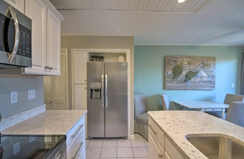 Diamondhead Condo | Sunny 1st Floor Condo w/Pool: Golf, Swim & Play!