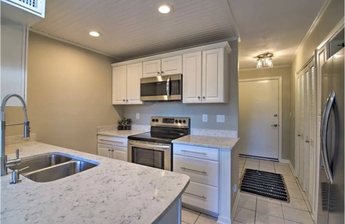 Diamondhead Condo | Sunny 1st Floor Condo w/Pool: Golf, Swim & Play!