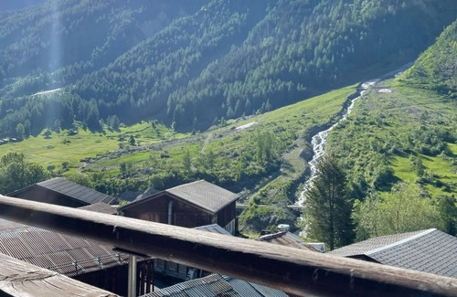 Wiler Condo | Sunny 2.5 room duplex vacation apartment in the Lötschental.