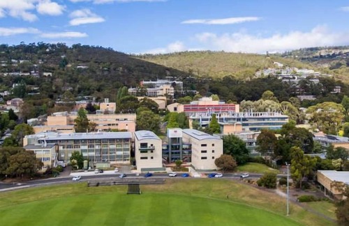 Sandy Bay Apartment | Sunny 2-Bed Apartment in Sandy Bay, Near Casino