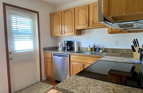 East Ocean Ave Apartment | Sunny 2 Bed Apt Steps From Water and 5min to Beach