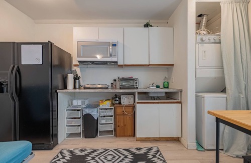 Horseshoe Bay Apartment | Sunny 2-Bed Condo Retreat
