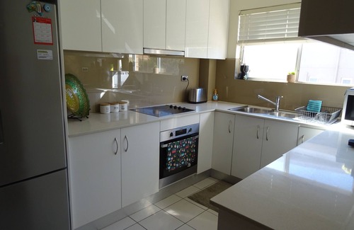Brighton-le-Sands House | Sunny 2 bed Restaurants beach at door Pets O.K