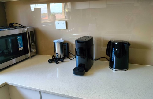 Brighton-le-Sands House | Sunny 2 bed Restaurants beach at door Pets O.K