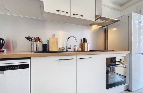 Saint-Cyr-sur-Mer Apartment | Sunny 2-Bedroom Apartment with AC, Terrace & Parking near Lecques Beach