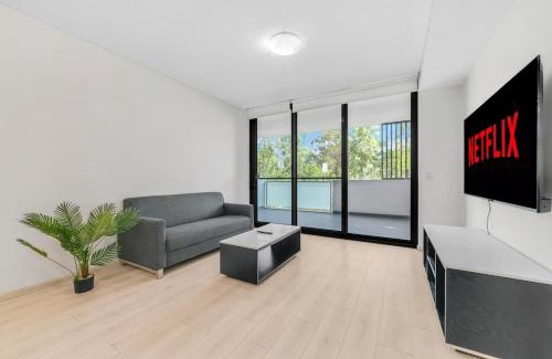 Rouse Hill Apartment | Sunny 2-Bedroom Apartment with Parking in Rouse Hill