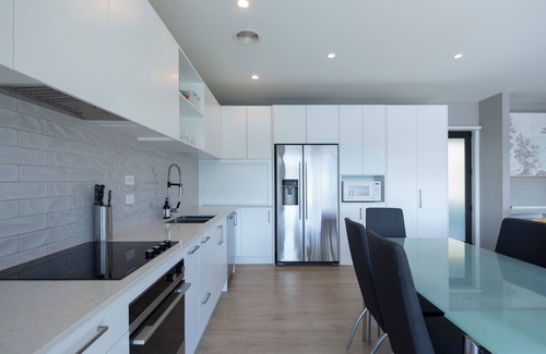 Kelvin Heights House | Sunny 2 bedroom home with magnificent lake views.