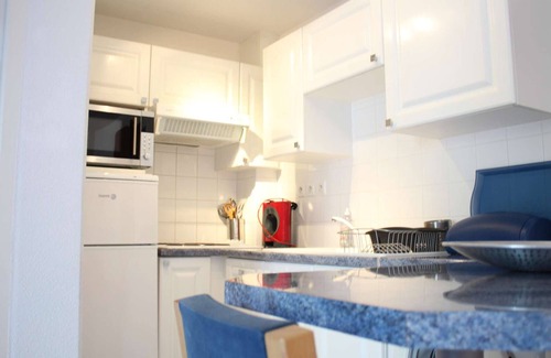 Quartier du Stade House | Sunny 2-BR House with Pool, Terrace, Near Beach - Châtelaillon-Plage