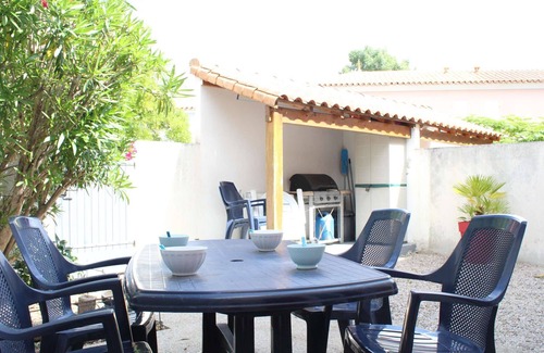 Quartier du Stade House | Sunny 2-BR House with Pool, Terrace, Near Beach - Châtelaillon-Plage