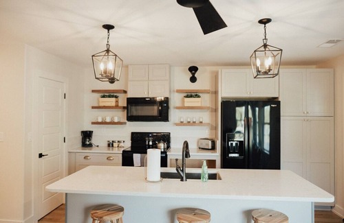 Cooper-Young Historic District House | Sunny 2bd 2b house in Cooper Young