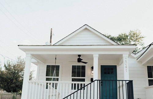 Cooper-Young Historic District House | Sunny 2bd 2b house in Cooper Young