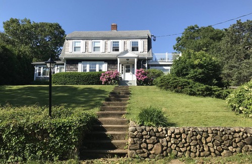 Vineyard Haven Condo | Sunny 2bedroom condo w pool!