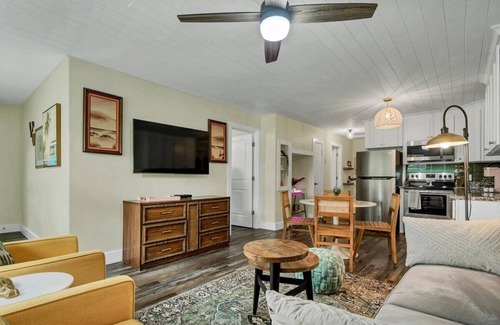 Safety Harbor Apartment | Sunny 2BR Escape in Safety Harbor – Fast Wi-Fi