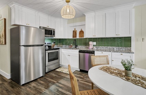 Safety Harbor Apartment | Sunny 2BR Escape in Safety Harbor – Fast Wi-Fi