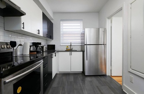 Cote-Des-Neiges—Notre-Dame-De-Grace Apartment | Sunny 2BR unit in Montreal