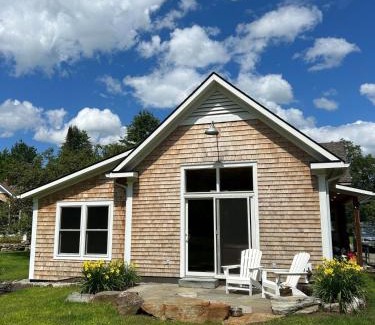 Moscow House | Sunny 2BR with Pond, Fireplace, Walk to Stowe