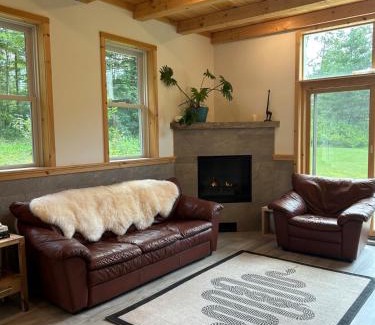 Moscow House | Sunny 2BR with Pond, Fireplace, Walk to Stowe