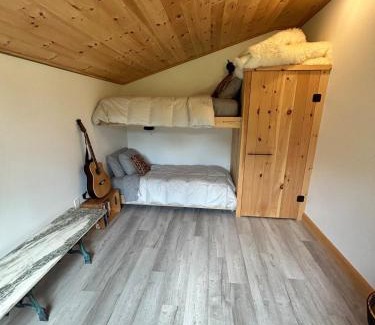 Moscow House | Sunny 2BR with Pond, Fireplace, Walk to Stowe