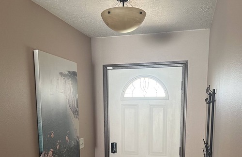 Plant City House | SUNNY 3 BDRM W/ PATIO AND GARAGE