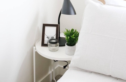 Brandon Apartment | Sunny 3 Bedroom Apartment in Character Building