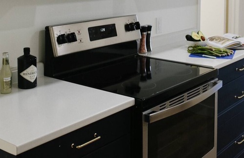 Brandon Apartment | Sunny 3 Bedroom Apartment in Character Building