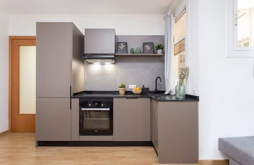 El Parc i la Llacuna del Poblenou Apartment | Sunny 3BD for Families in Poblenou next to the sea!